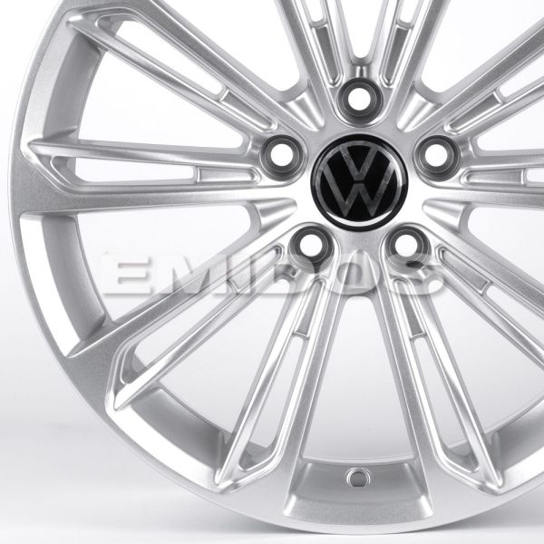 ЛИТЫЕ ДИСКИ 82093 VOLKSWAGEN IVF-3030-SM155 17 J7.5 ET35 5X112 57.1 СЕРЕБРО